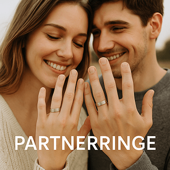 Partnerringe Ein Paar und zwei Hände mit Ringen an der Hand